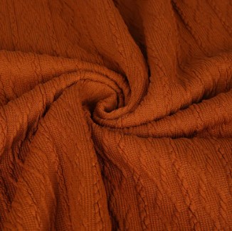 Ako ovplyvňujú procesy farbenia a konečnej úpravy odevných látok výkonnosť a nosenie?